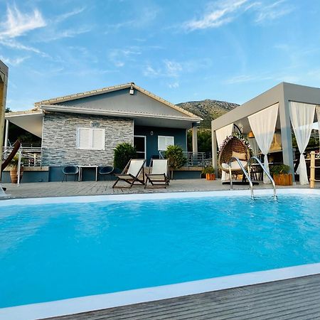 Villa Elli Choika Bagian luar foto